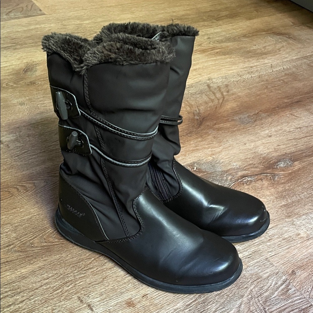 Weatherproof Womens Brown Faux Fur Lined Winter Boots Toggle Strap 7M 817217